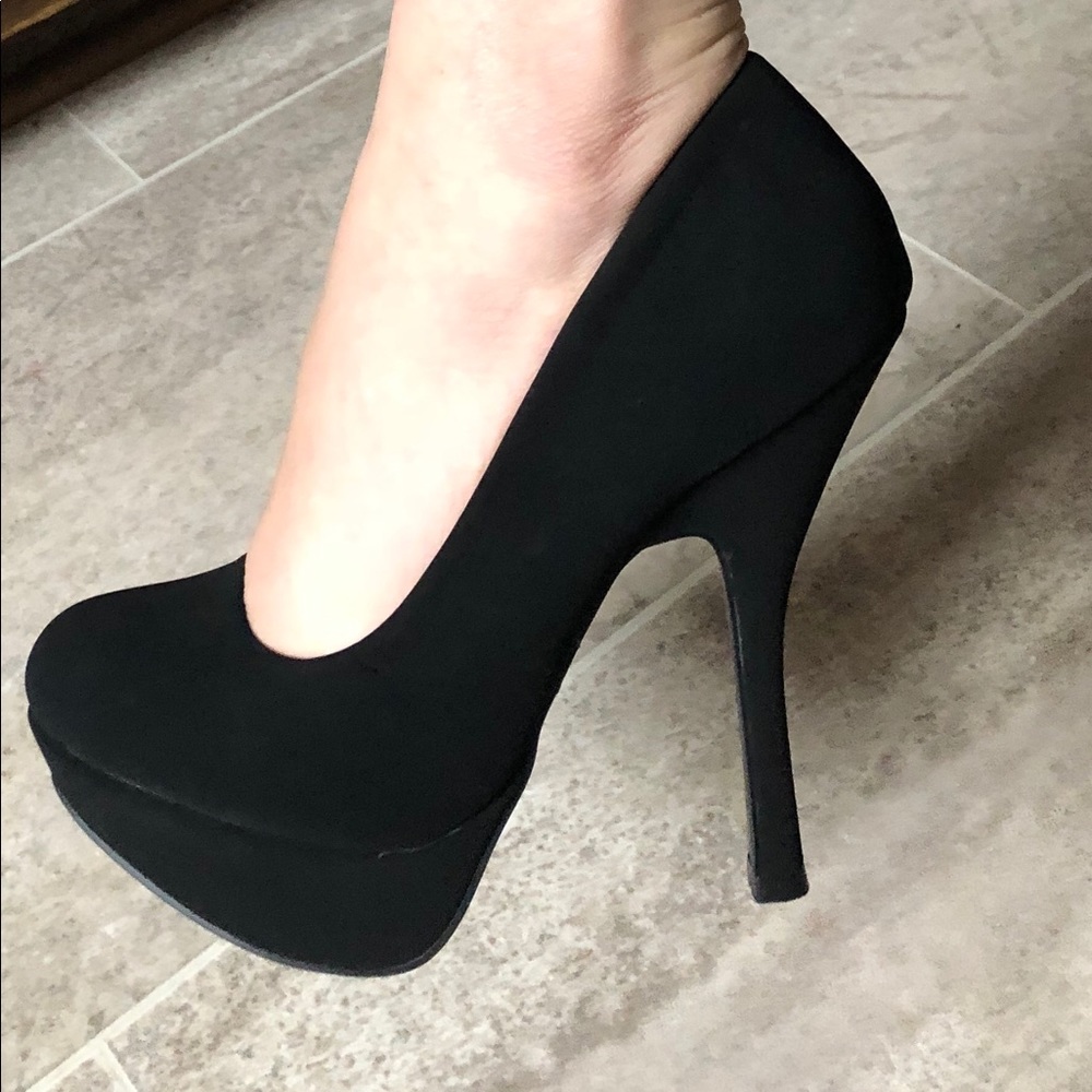 5 1/2 in Qupid heels 👠